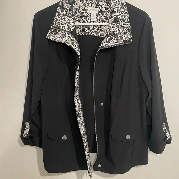 Zenergy by Chico’s Black Zipper Front Jacket with Contrast Floral Lining - Picture 6 of 9